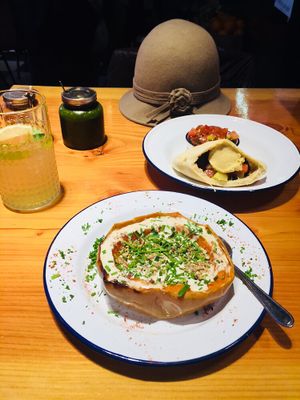 Pita quinoa falafel & pompoen at Chickpea in Antwerpen