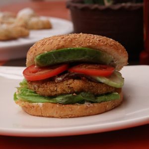 Hamburguesa de quinua.
Quinoa hamburguer
 at Garaje Vegano in Guayaquil