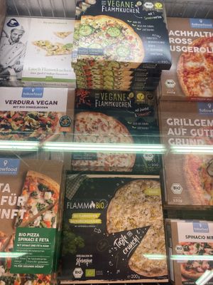 Vegan pizza   at denn's Biomarkt in Chemnitz