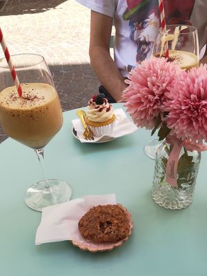 only the coffee and the biscuit are vegan at Camelia Bakery in Treviso