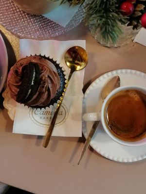 Vegan Oreo cupcake at Camelia Bakery in Treviso