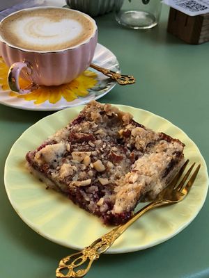 Crumble Fragola veg  at Camelia Bakery in Treviso