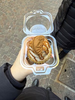 lotus cupcake   at Camelia Bakery in Treviso