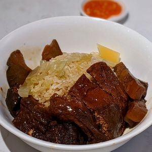 Braised Pork Rice at Green on Earth 绿之天地 in West Singapore