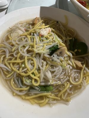 Hokkien mee with wok hei! 9/10  at Green on Earth 绿之天地 in West Singapore