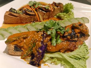  at Green on Earth 绿之天地 in West Singapore