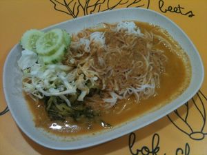 noodes with red curry at Platinum Fashion Mall - Term-Bun in Bangkok