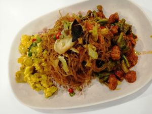 Rice and 3 selections. 60thb at Platinum Fashion Mall - Term-Bun in Bangkok