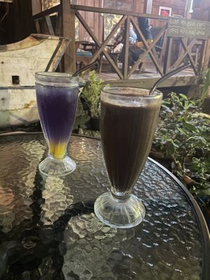 Choco Banana, Blue tea  at Simple Plant  in Yogyakarta