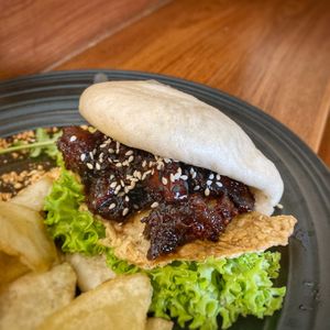 Good environment, good service 
Love their dark sauce hericium , now they have dark sauces bao , taste so good like Hong kong Char Siu 😅 at Pinxin Vegan Cuisine - 品馨蔬食 in Penang