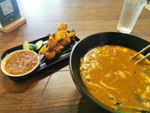 Laksa soup (good) and Satay (amazing) at Pinxin Vegan Cuisine - 品馨蔬食 in Penang