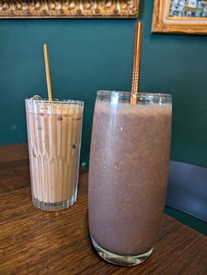 An iced milk tea and a chocolate smoothie at Pinxin Vegan Cuisine - 品馨蔬食 in Penang