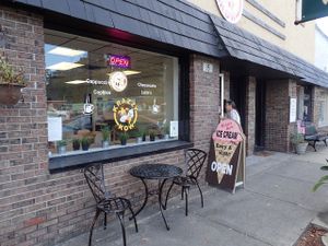 Outdoor seating at Krazzy Kow in High Springs