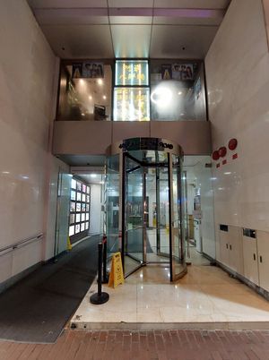 Entrance to the building at Leisurely Veggie 悠蔬食 - Tsim Sha Tsui in Kowloon