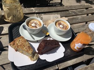 Great vegan cakes and soy coffee at Green Bear Coffee - Peytral in Marseille