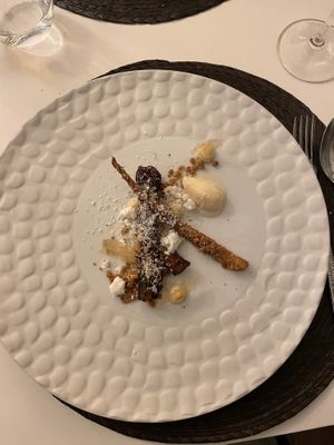 Scorsonère, Eucalyptus, Noix at ONA in Ares