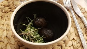 Potatoes on thyme at ONA in Ares