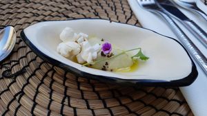 Hummus and popcorn at ONA in Ares