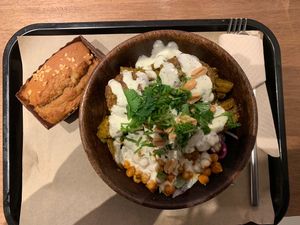 An original bowl with falafel!! at SAMAM - Cantine végétale in Paris