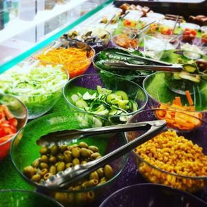 COmpose your salad or sandwich with various and fresh ingredients at SAMAM - Cantine végétale in Paris