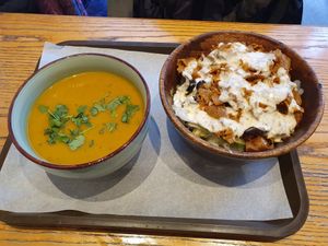Greek bowl amd soup at SAMAM - Cantine végétale in Paris