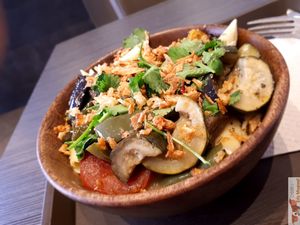 Penne pasta with olive oil and herbs from Provence with vegetables from the sun at SAMAM - Cantine végétale in Paris