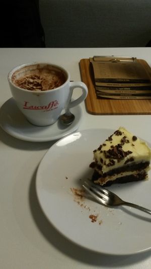 Hot chocolate and cake at Picnic in Glasgow