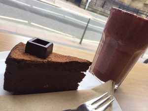 Raw victoria sponge cake & berry smoothie! at Picnic in Glasgow
