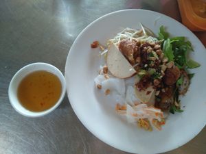 The bánh ướt with the dipping sauce at Tinh Duyen in Long Xuyen