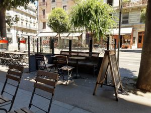 Outdoor seating at Le Pain Quotidien - Georges Favon in Geneva