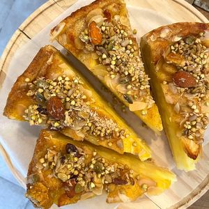 Freshly baked vegan Apple Pie at Ziva To Go - Industrial in Mallorca