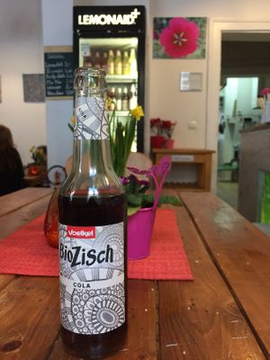 Chilling with our plastic free coke :-) at Vegan&Raw in Hannover