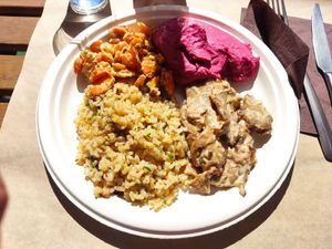 Up: carrot with mustard and beetroot hummus. Down: rice with mushrooms and seitan at Veg Eat in Bergamo