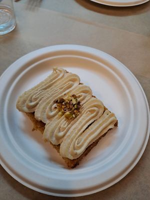 Tarta de zanahoria y pistacho at Veg Eat in Bergamo