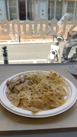 Cabage salad with apple and walnuts, limone pasta and seitan à la cream - delicious  at Veg Eat in Bergamo