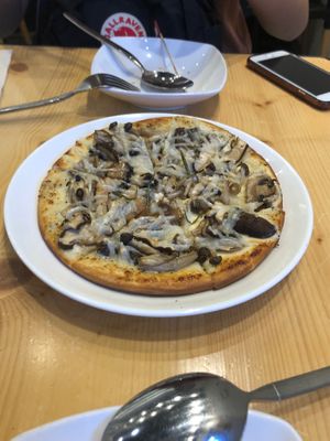 Mushroom pizza at Green Common - Harbour City in Kowloon