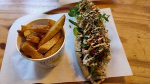 Vegan hotdog 'Aziatische stijl' at Dogma in Utrecht