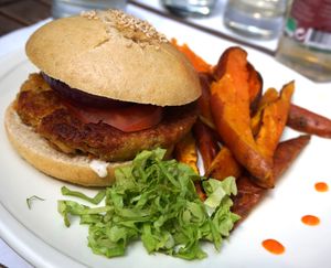 Burger at La Vege Table in Reims