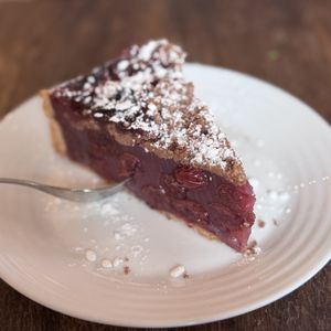Kirschkuchen mit Streuseln   at Cafe Panini in Schondorf