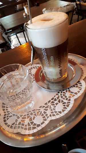 Latte Macchiato mit Hafermilch 🌱 at Cafe Panini in Schondorf