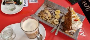 Carrot cake con cafe at Sanissimo - Principe Pio in Madrid