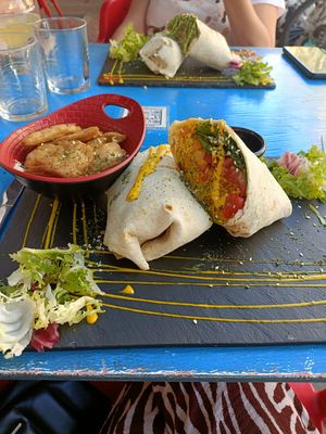 Wrap de cous cous, calabaza asada, tomate, espinacas, heura y salsa de kimchi picante at Sanissimo - Principe Pio in Madrid