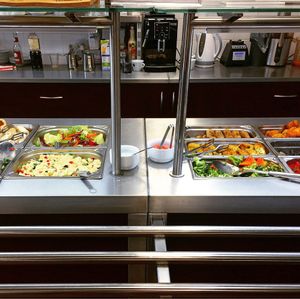 kaltes und warmes Buffet at Veganio in Prague