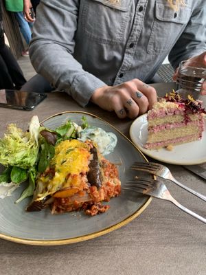 Lasagna & cake at Nordvegan in Oslo