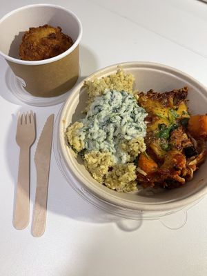 Bomba de queso vegano, lasaña y ensalada de arroz con tzatziki  at Nordvegan in Oslo