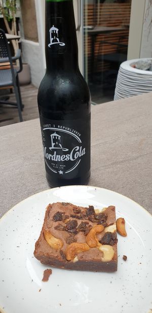 Brownie & nordnes cola at Nordvegan in Oslo