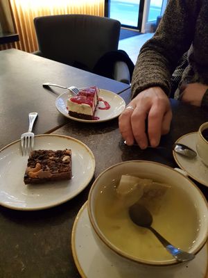 Brownie and Cheesecake at Nordvegan in Oslo
