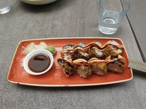 Crispy sushi rolls at Nordvegan in Oslo