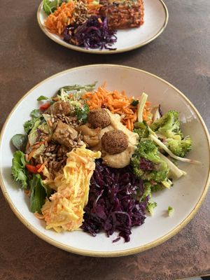 Large Salad Bowl  at Nordvegan in Oslo