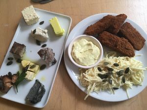 Nuggets et petite assiette de fromages  at Le Faitout Vegan in Paris